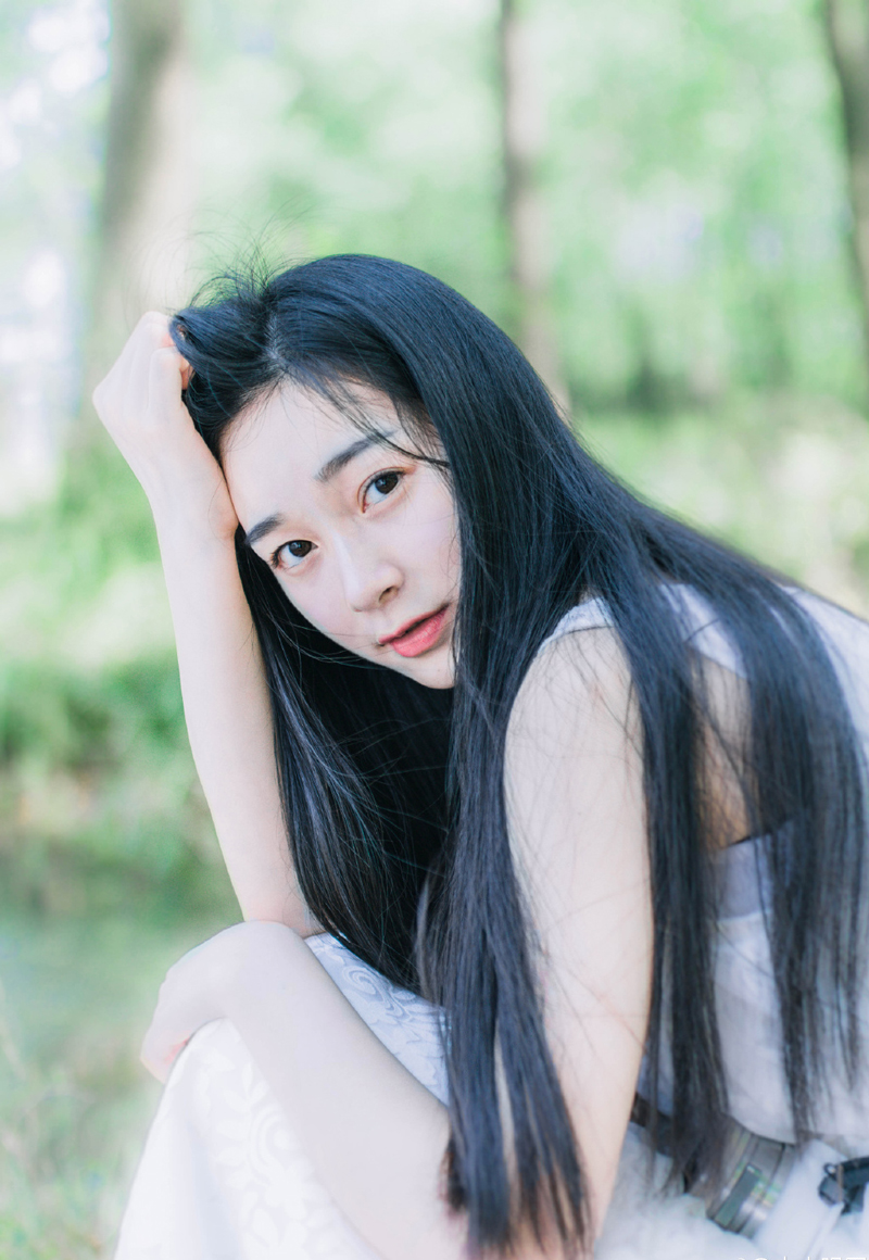 但诸葛亮入蜀已经过去一个多月了，柴桑大营风平浪静，庐江那边，也没有任何反应，而陈到本身，只是将他留在身边，并未刻意刁难，当然也不可能亲近，就如同吕布帐下的高顺一样，这并不是一个容易让人心生亲近之人。